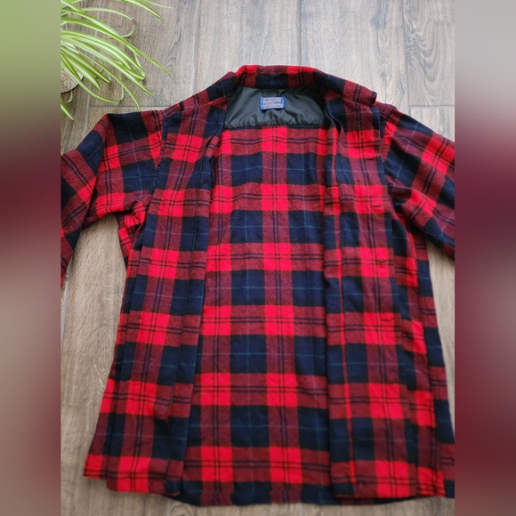 Pendleton 100% wool red and black long sleeve flannel top with pockets - Picture 8 of 11